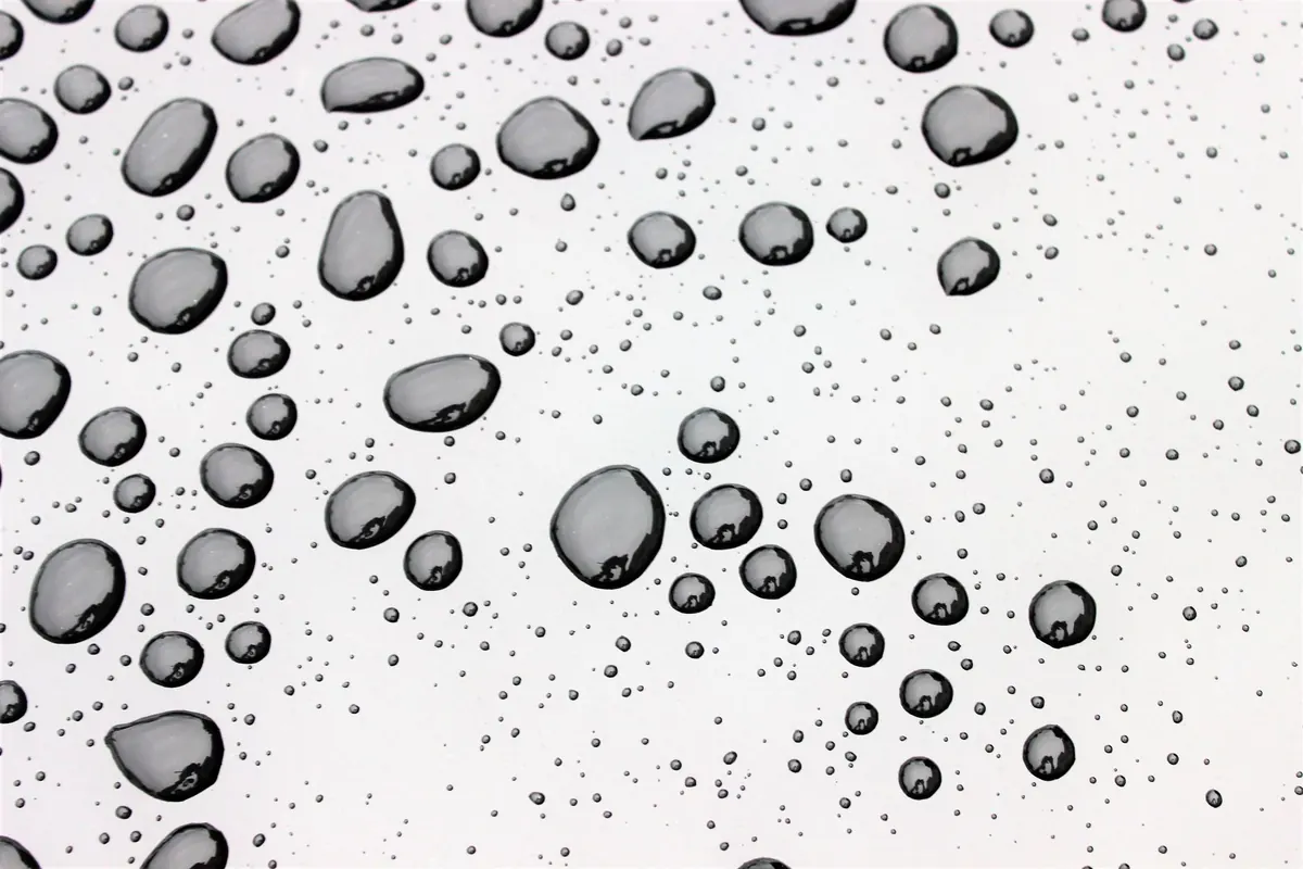 Macro Photography at Home: Shooting Water Droplets and Refractions